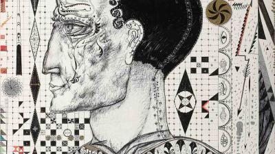 Детальний малюнок чоловіка в профіль, у вишуканому капелюсі та кольчузі на складному геометричному фоні.